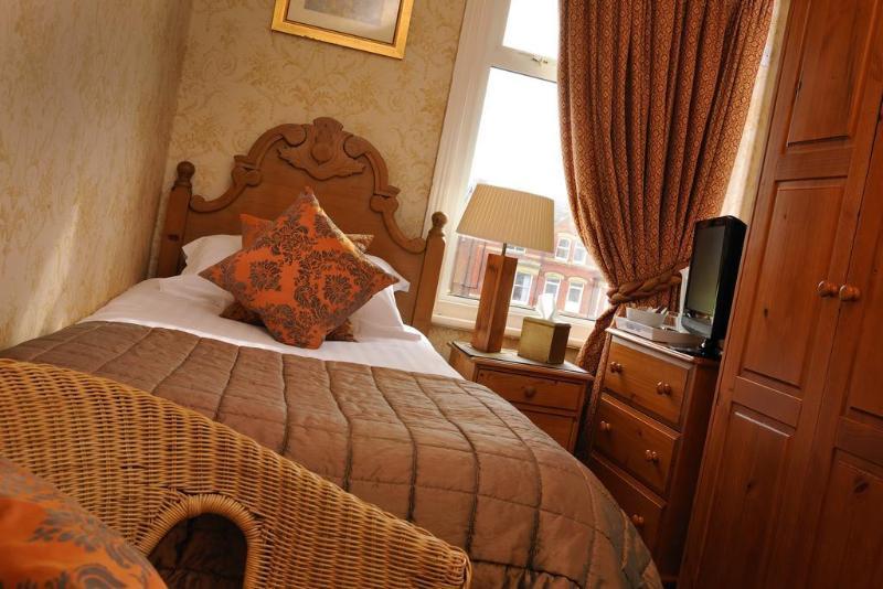 Howarth House ลิธึม เซนต์ แอนน์ส ภายนอก รูปภาพ
